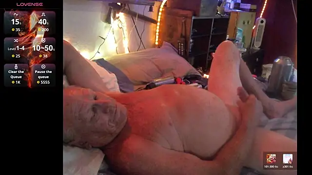 Snapshot of Pussyeat2please chatting on June 30, 2026, 9:09 am Pussyeat2please online show from June 30, 2026, 9:09 am