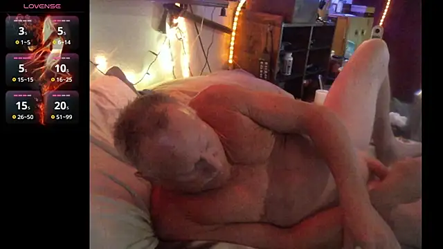 Snapshot of Pussyeat2please chatting on July 3, 2026, 2:56 pm Pussyeat2please online show from July 3, 2026, 2:56 pm