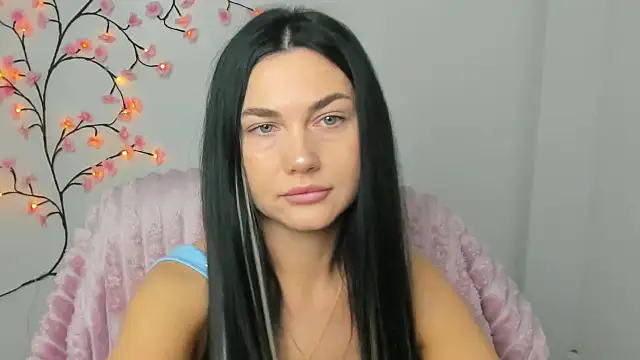 Lune Moon online show from December 20, 2025, 6:27 am