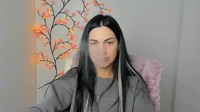 Lune Moon online show from April 10, 2026, 5:36 am