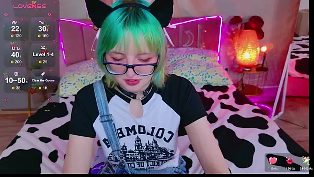 CoralineYoung online show from April 19, 2026, 8:26 am