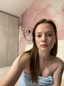 Snapshot of Rosie_Holmes_ chatting on November 4, 2025, 3:21 am Rosie Holmes online show from November 4, 2025, 3:21 am