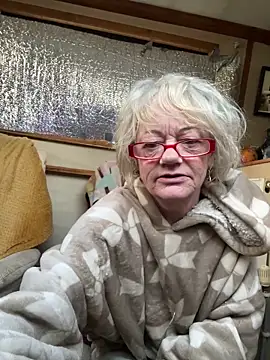 ladyboatlady online show from March 18, 2026, 6:27 am