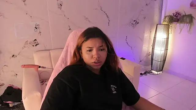 scarlett enjoy1 online show from November 18, 2025, 2:42 pm