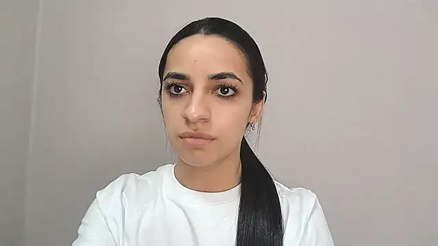 Snapshot of ElwineBooton chatting on April 8, 2026, 6:48 am ElwineBooton online show from April 8, 2026, 6:48 am