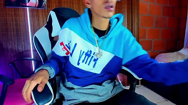 Snapshot of briamhoconor_xh chatting on March 3, 2026, 2:40 am briamhoconor xh online show from March 3, 2026, 2:40 am