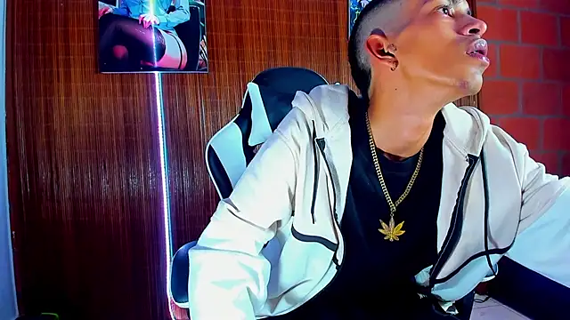 Snapshot of briamhoconor_xh chatting on February 15, 2026, 4:46 am briamhoconor xh online show from February 15, 2026, 4:46 am