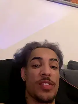 Snapshot of luluycoco chatting on October 18, 2025, 10:12 pm luluycoco online show from October 18, 2025, 10:12 pm