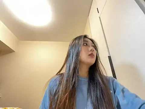 xena0501 online show from December 4, 2025, 12:37 pm