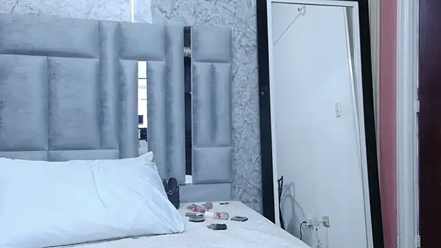 cutepetitee online show from November 1, 2025, 7:19 pm