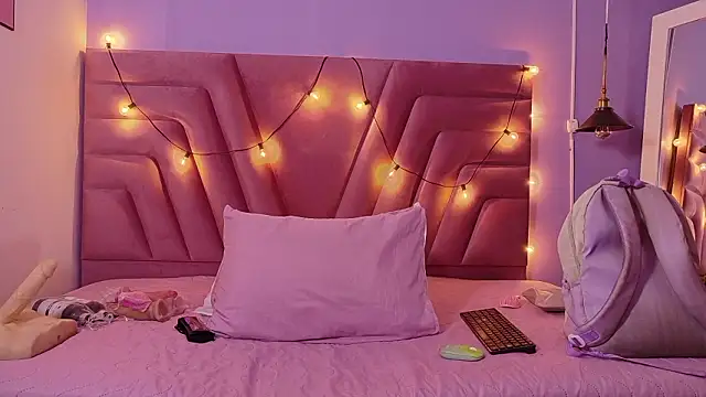 cutepetitee online show from March 14, 2026, 7:42 pm