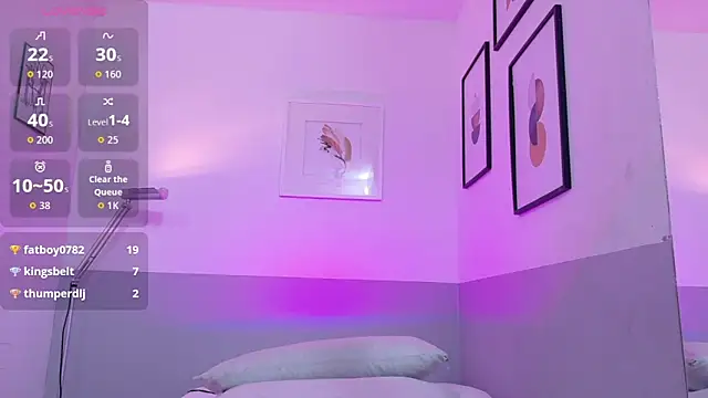 cutepetitee online show from March 24, 2026, 7:47 pm