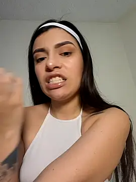 AmaiaSalvatore online show from September 10, 2025, 9:03 pm