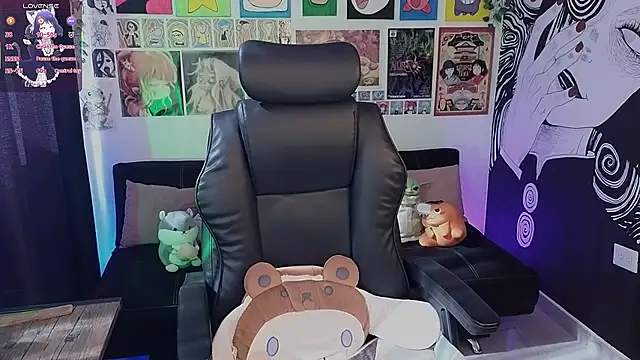 Yuhwan  online show from November 22, 2025, 7:35 pm