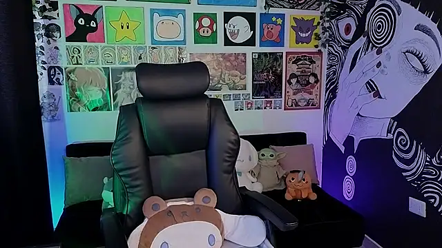 Yuhwan  online show from November 8, 2025, 8:12 pm