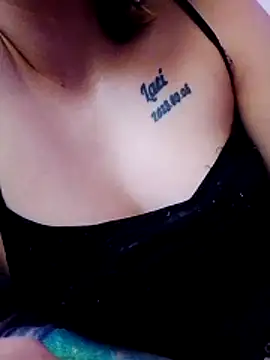 Themaskedgirl21 online show from February 25, 2026, 1:44 pm