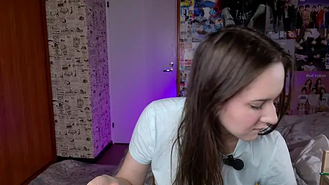 LucyRose3 online show from December 4, 2025, 4:11 am