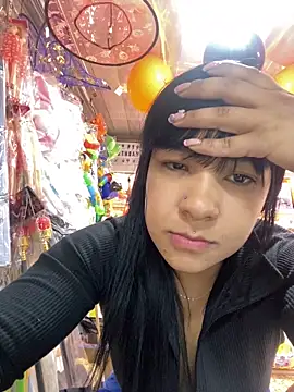 ThaliaFlorez online show from October 28, 2025, 5:56 pm