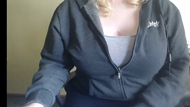 LunoviaXL online show from November 1, 2025, 1:05 pm