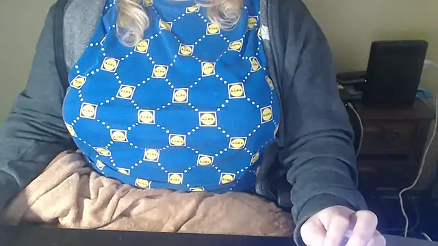 Snapshot of LunoviaXL chatting on March 28, 2026, 6:53 pm LunoviaXL online show from March 28, 2026, 6:53 pm