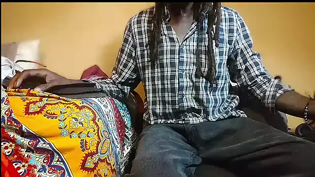 EYEzIAM online show from September 13, 2025, 1:11 pm