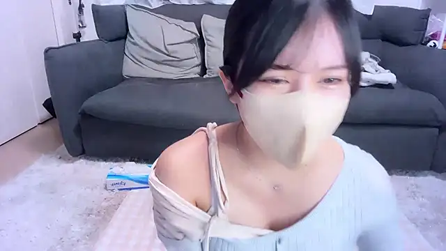 Snapshot of moemilk chatting on November 8, 2025, 1:47 pm moemilk online show from November 8, 2025, 1:47 pm