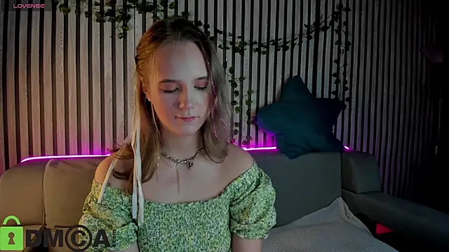 Casey Sweeet online show from December 21, 2025, 3:57 pm