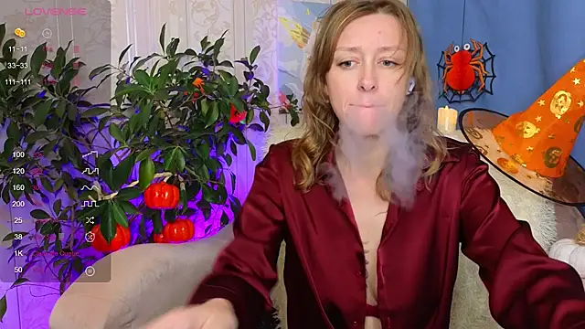 Snapshot of evashiny_ chatting on October 22, 2025, 3:06 am evashiny online show from October 22, 2025, 3:06 am