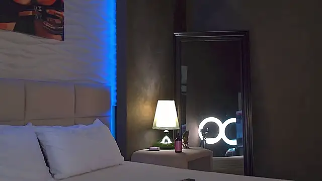 Snapshot of AriWild chatting on September 19, 2025, 4:27 am AriWild online show from September 19, 2025, 4:27 am