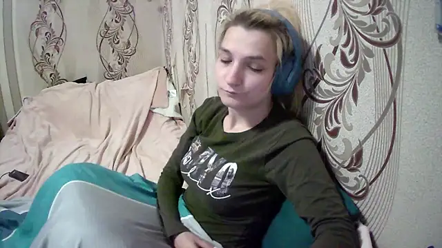 AlissaClark online show from April 30, 2026, 8:57 pm