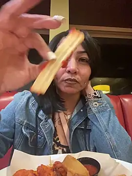 Flossee online show from April 5, 2026, 8:32 am