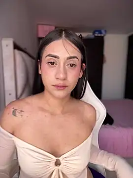 isabela l online show from July 6, 2026, 9:28 pm