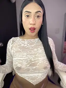 isabela l online show from March 15, 2026, 9:44 pm