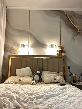 TiffaNoel online show from December 1, 2025, 4:08 pm