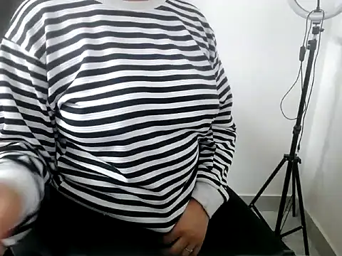 Roshi Love online show from February 15, 2026, 4:39 pm