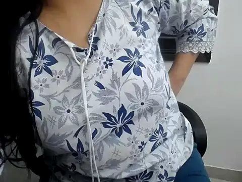 Roshi Love online show from June 1, 2026, 11:48 pm
