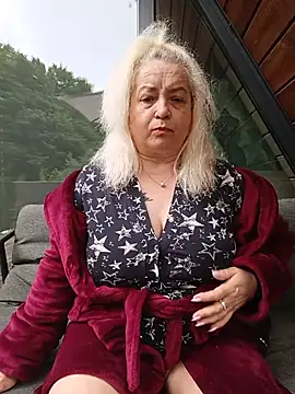 Snapshot of SquirtMilf00 chatting on July 11, 2026, 10:15 am SquirtMilf00 online show from July 11, 2026, 10:15 am