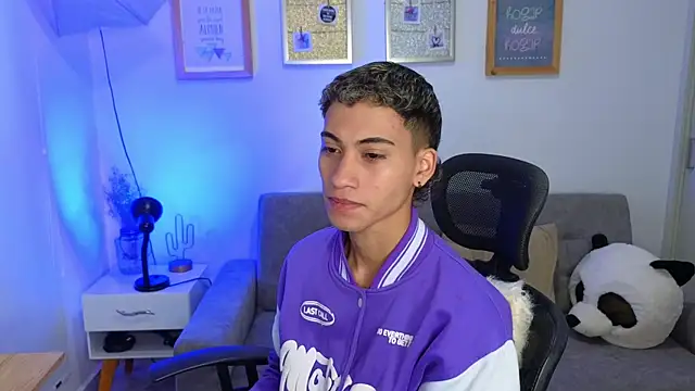 yulian vasquez online show from November 19, 2025, 12:16 pm