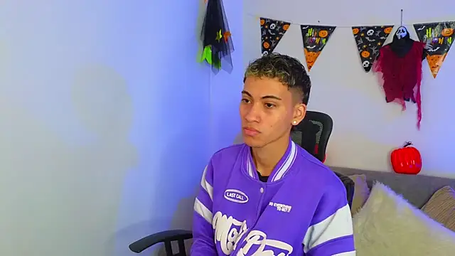 yulian vasquez online show from October 30, 2025, 12:25 pm