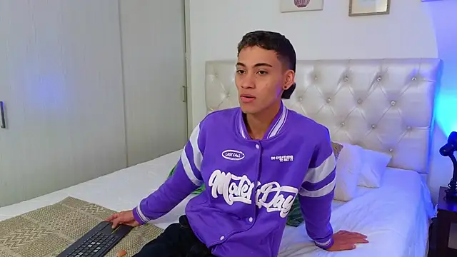 yulian vasquez online show from January 14, 2026, 7:28 pm