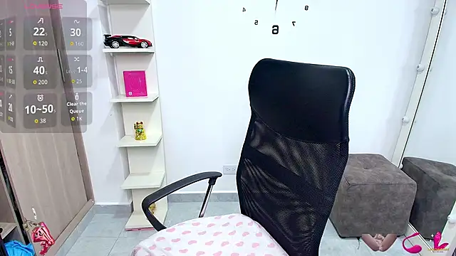 sharlottxl online show from March 5, 2026, 7:27 am