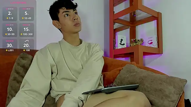 LoganTwink18 online show from October 2, 2025, 1:03 pm