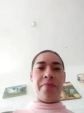 Snapshot of Valenn_fernandez chatting on April 16, 2026, 2:40 pm Valenn fernandez online show from April 16, 2026, 2:40 pm