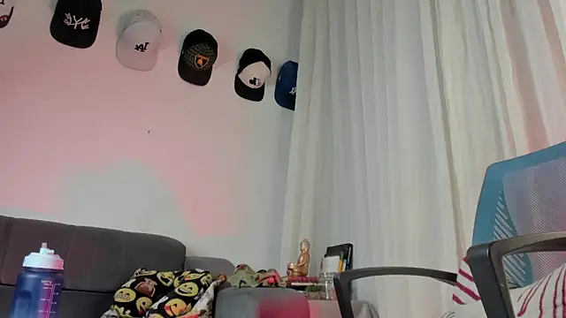 Snapshot of santi_xximo chatting on October 13, 2025, 11:16 pm santi xximo online show from October 13, 2025, 11:16 pm