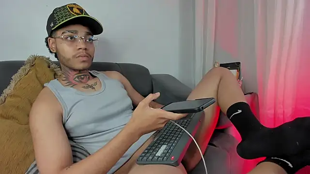 Snapshot of santi_xximo chatting on October 29, 2025, 12:53 am santi xximo online show from October 29, 2025, 12:53 am