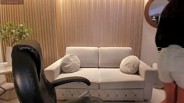 AmbarJames  online show from November 15, 2025, 11:47 am