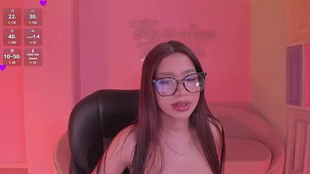 Snapshot of SophieHouston_ chatting on July 7, 2026, 6:47 am SophieHouston online show from July 7, 2026, 6:47 am