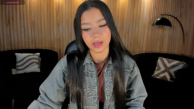 SophieHouston  online show from April 16, 2026, 4:02 am