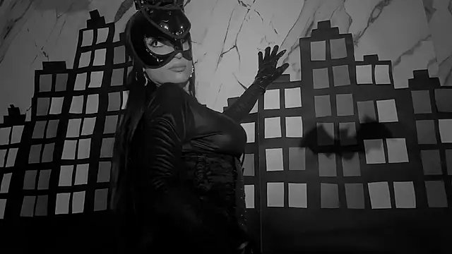 MilaLawrence online show from October 28, 2025, 1:32 pm