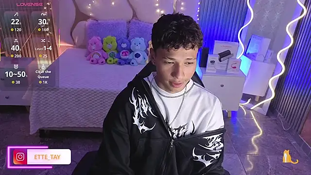 Snapshot of Ette_tay chatting on January 7, 2026, 3:33 am Ette tay online show from January 7, 2026, 3:33 am